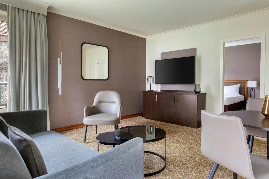Travel Proud Sustainability certification Marriott Executive Apartments Brussels - Appartamento Grande Con Una Camera Da Letto, Un Letto Matrimoniale, Divano Letto E Vista Sul Giardino