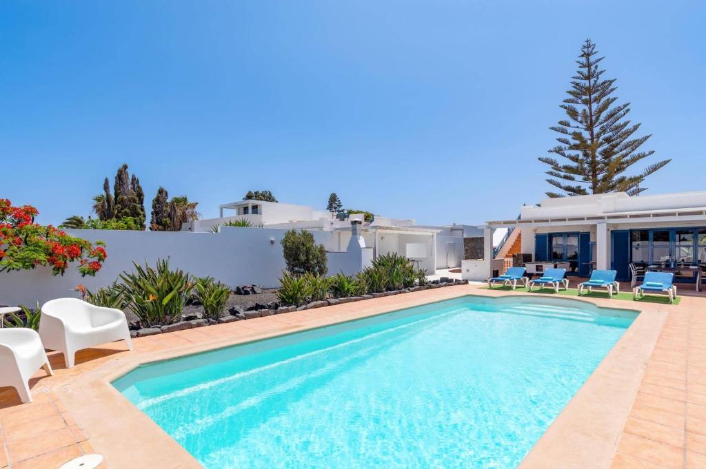 Villa Lomo Blanco by Villa Plus