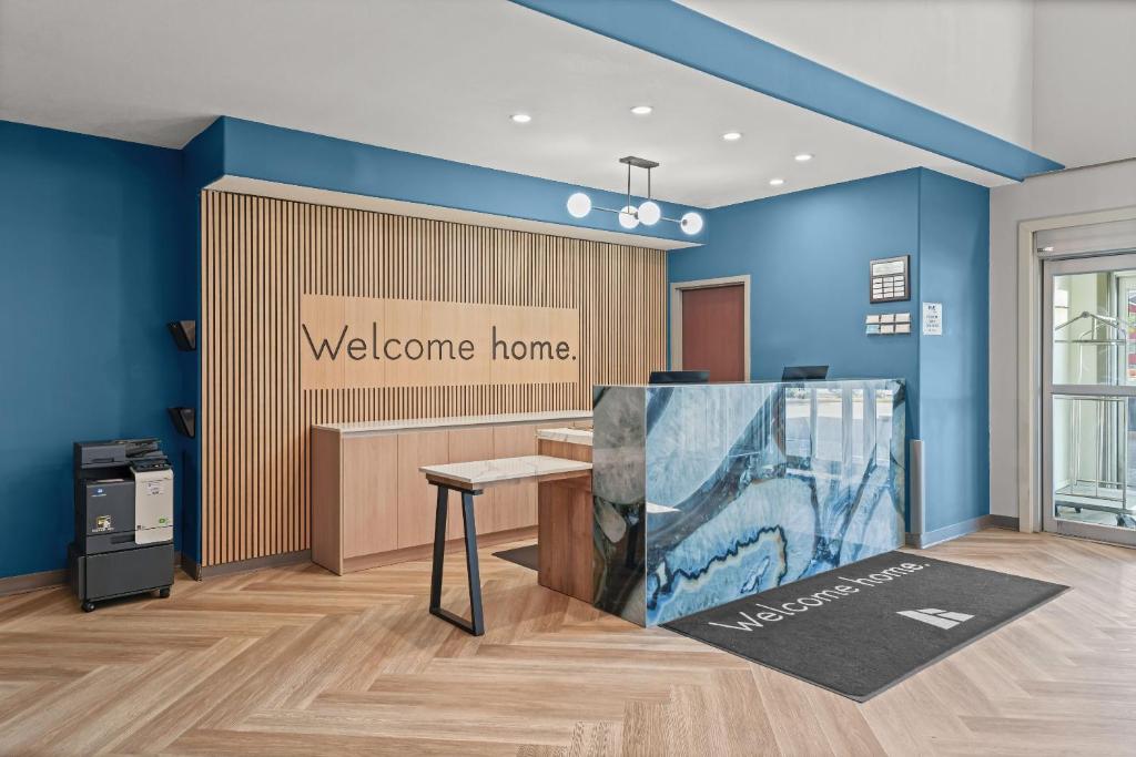 an office with blue walls and a welcome home sign at Home Inn & Suites Regina Airport in Regina