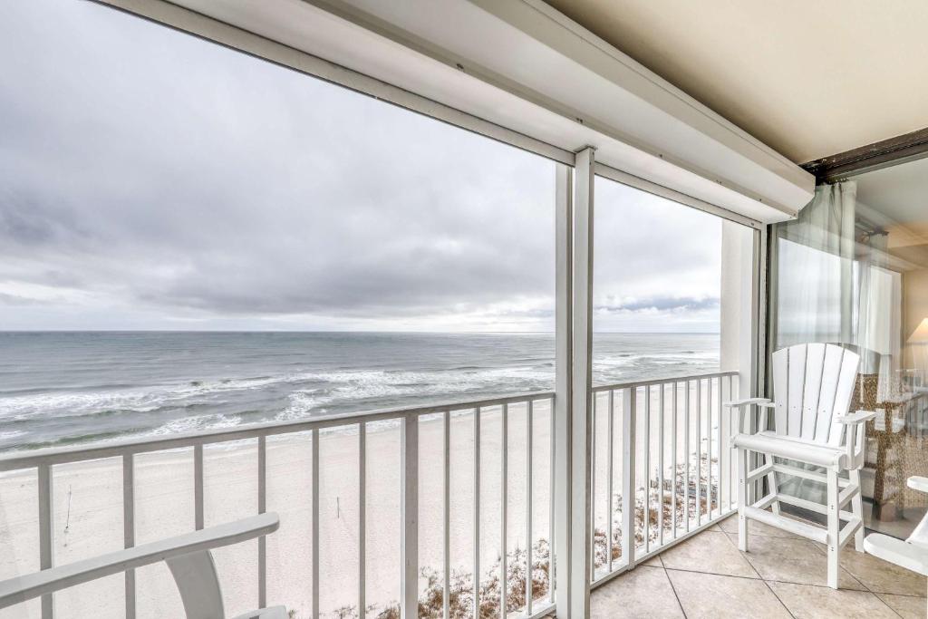 Waterfront condo with open layout Gulf views indoor & outdoor pools & hot tub, Gulf Shores & Orange Beach, AL