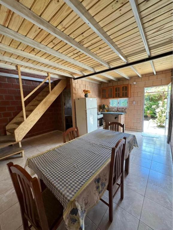 a kitchen and dining room with a table and chairs at Cabañas Sagrado Corazón in Ituzaingó