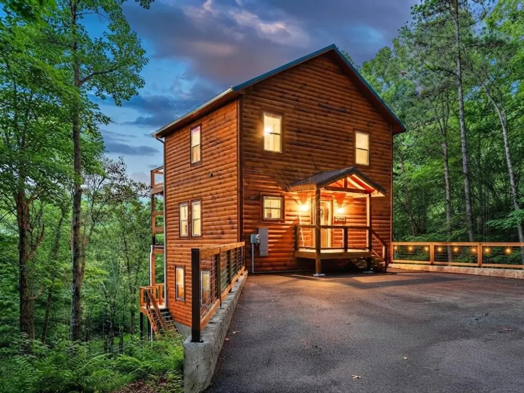 Cabin retreat with hot tub, pool table & arcade