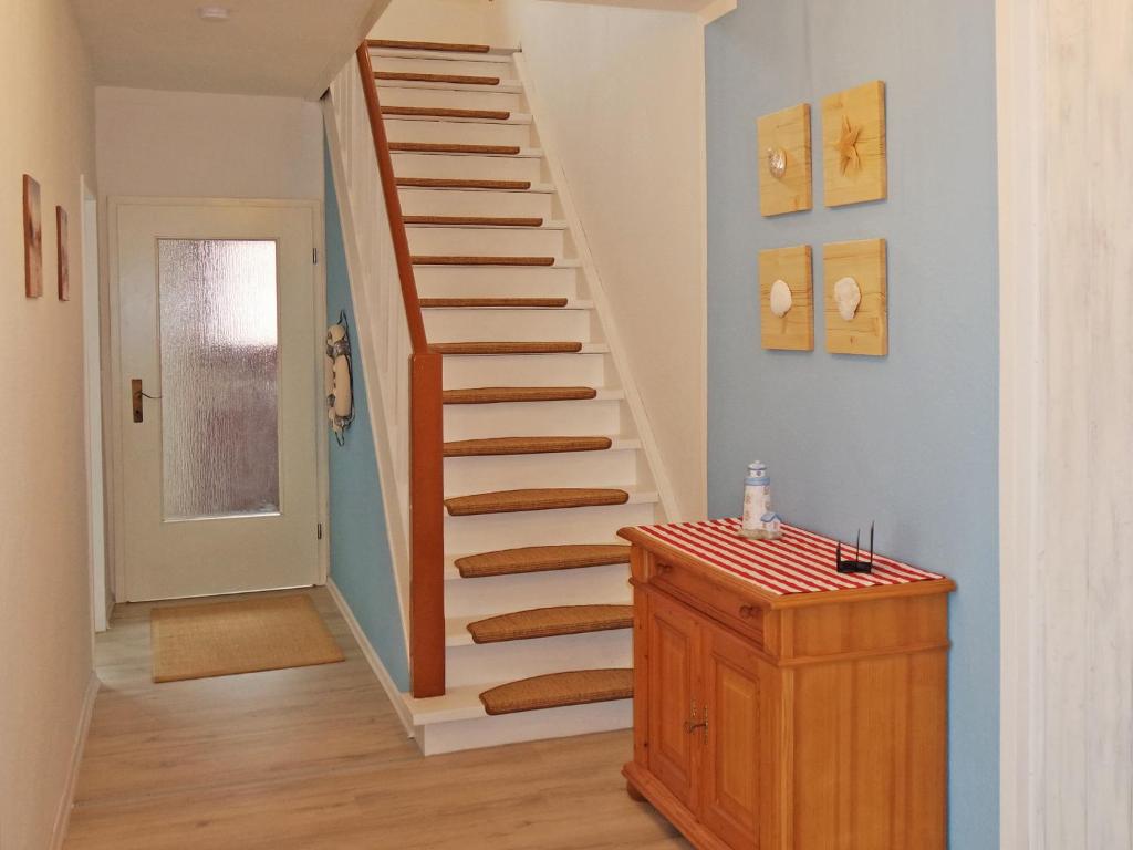 a staircase in a room with a wooden cabinet at Fischerhaus Bremerhaven in Bremerhaven