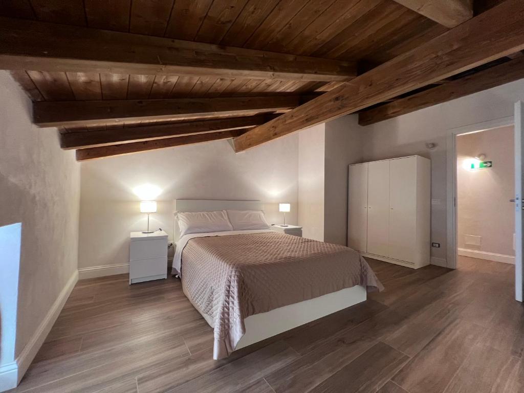 Vuode tai vuoteita majoituspaikassa Easy Suites