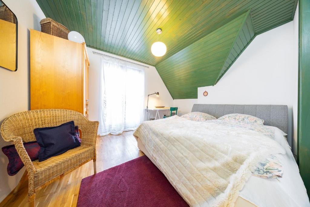 a bedroom with a bed and a green ceiling at Café Marie - Bed & Breakfast in Eggersdorf bei Graz