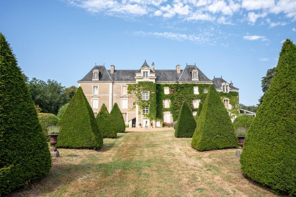 an ornamental garden in front of a castle at Château De Chambiers in Durtal