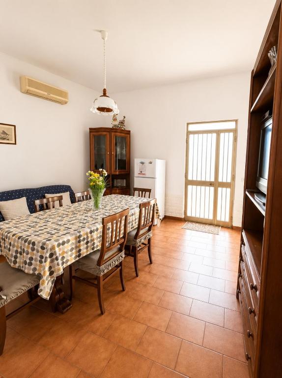 a dining room with a table and some chairs at Casa Giulia in Pula