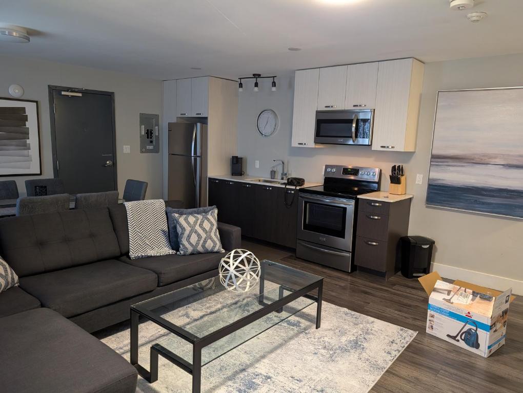 a living room with a couch and a kitchen at Clifton Hill Suite 3301 in Niagara Falls