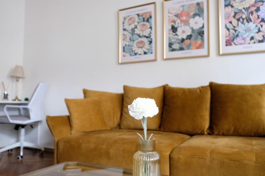 NOOR - Calm City Stay with Garden - Free Parking & Near Messe