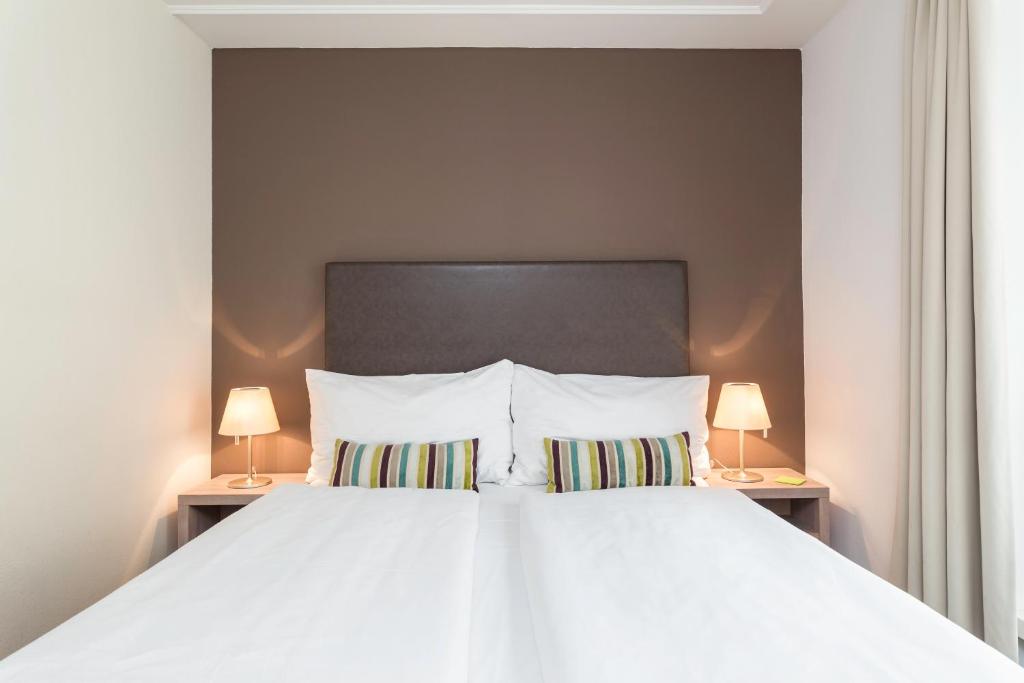 Voodi või voodid majutusasutuse PLATZHIRSCH ZÜRICH - Downtown Boutique Hotel & Sushi Lounge toas