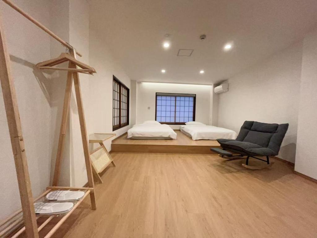 a room with a bed and a chair in it at Leisure Hotel II 東中野 in Tokyo