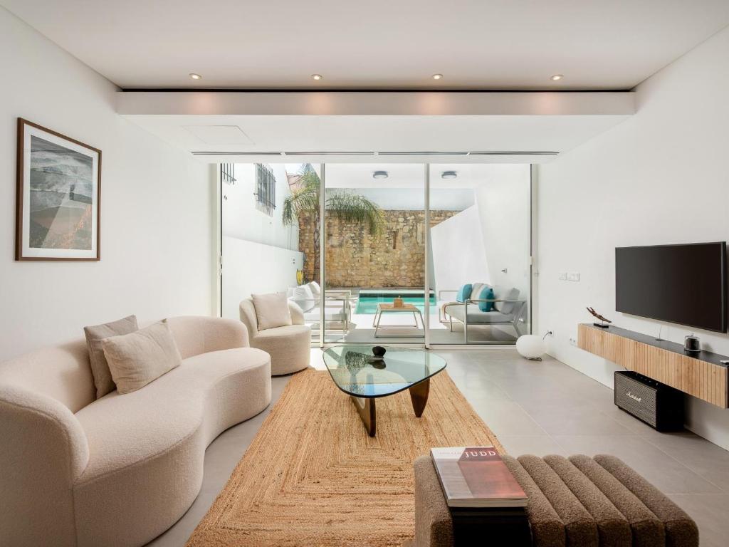 Luxury Villa, Sea View and Pool, Central Lagos #2026