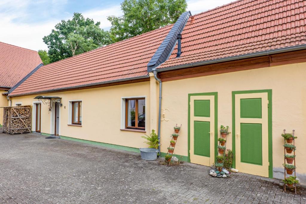 a building with green doors and a red roof at Untermühle Horchheim in Worms