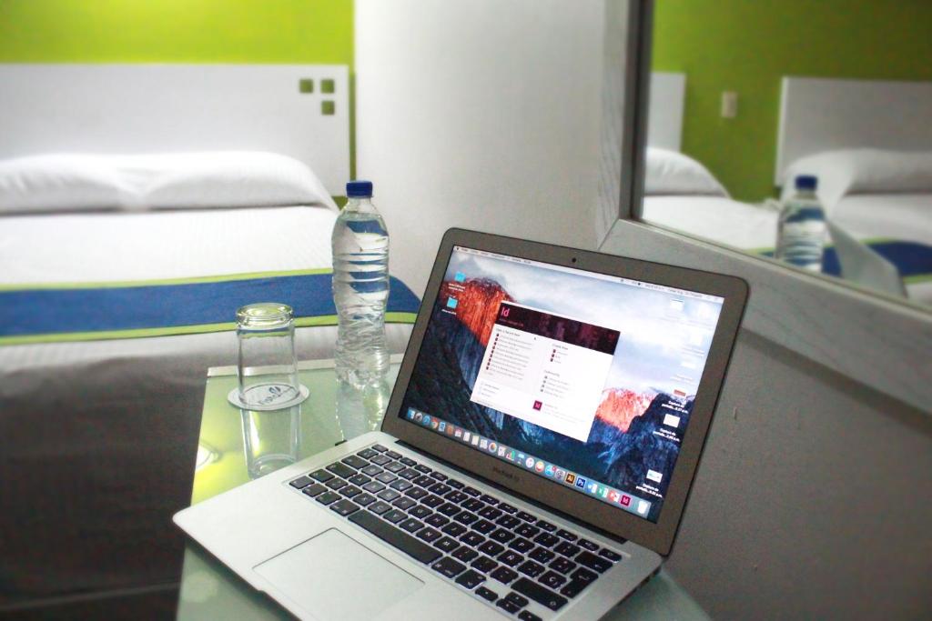 Postel nebo postele na pokoji v ubytování Vista Express Morelia by Arriva Hospitality Group