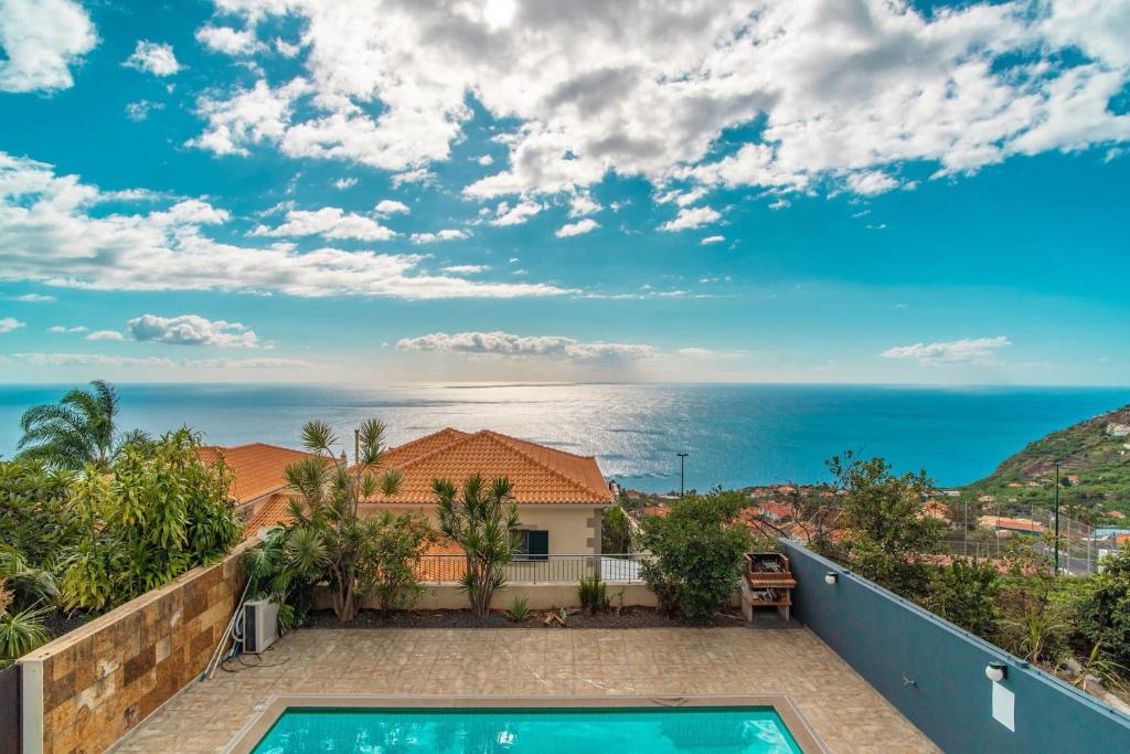 Vila Violla private swimming pool