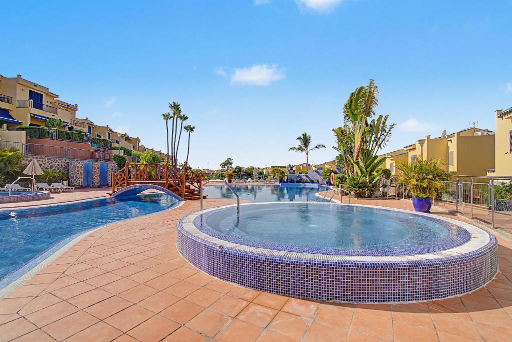 a large swimming pool in a resort at Bungalow meloneras in San Bartolomé