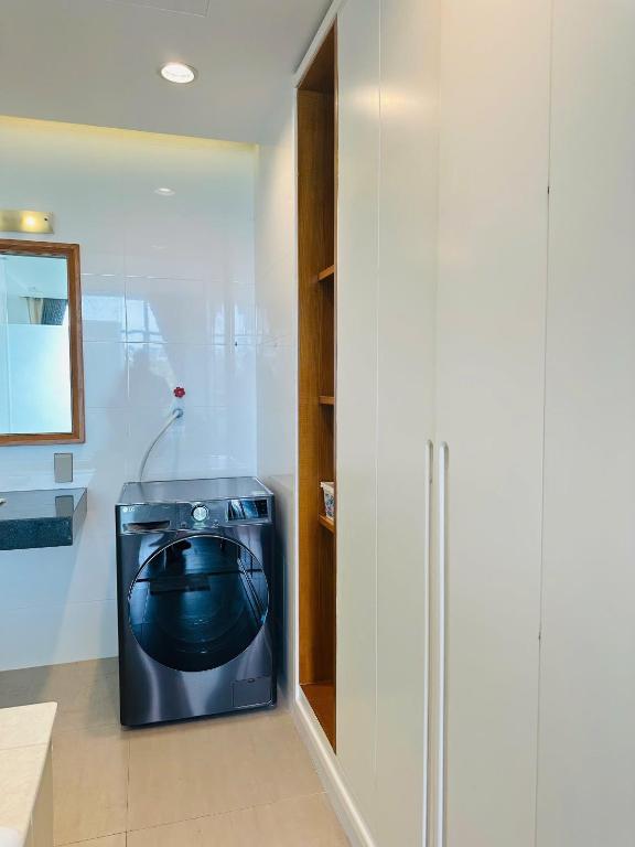 a washer and dryer sitting in a room at Ocean Vista Mai House in Ấp Phú Tịnh (2)