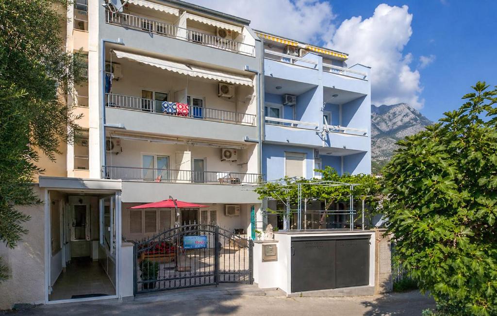 Cozy Apartment In Baska Voda With House Sea View