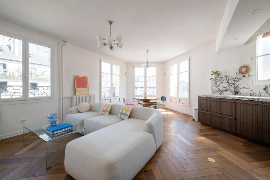 Bright and Spacious 1BDR in Central Paris