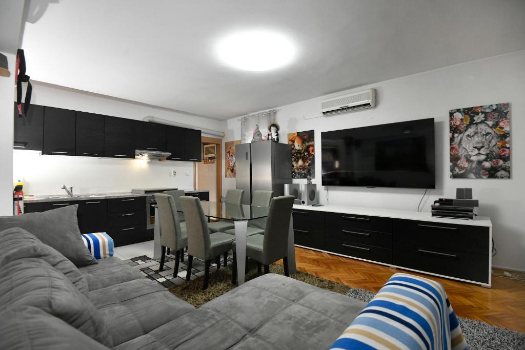 Apartment Garden 2 bdr with terrace and BBQ
