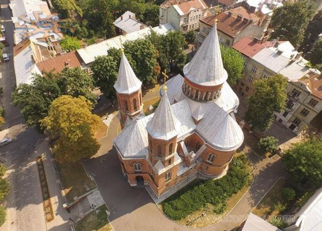 an aerial view of a large building with turrets at Апарт готель Метрополь in Chernivtsi