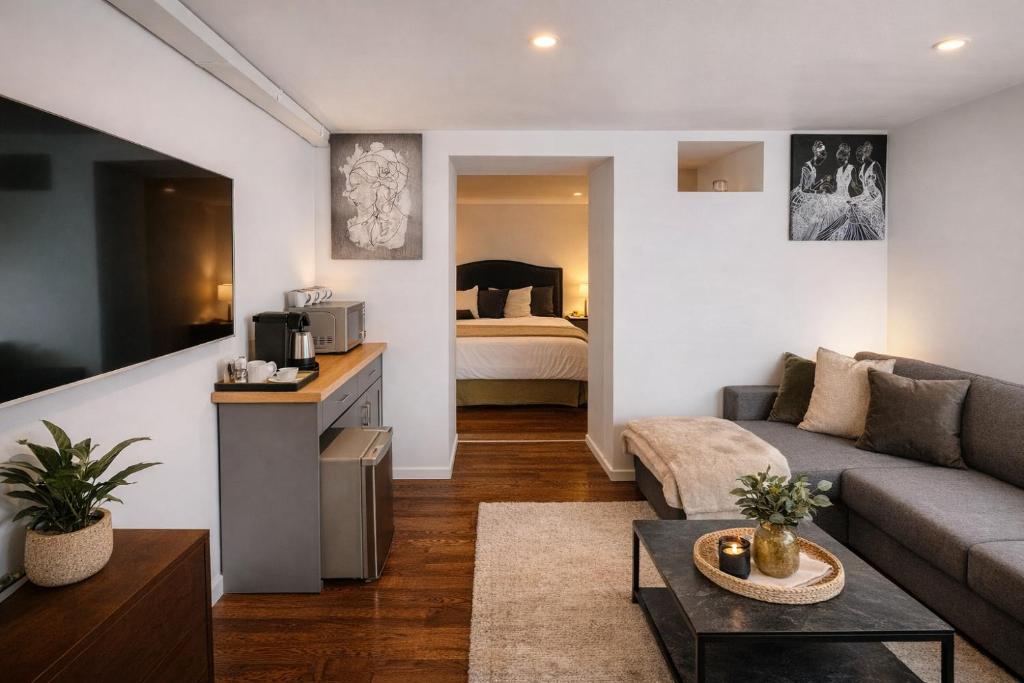 a living room with a couch and a bed at Sollidsvägen 1 F in Bro