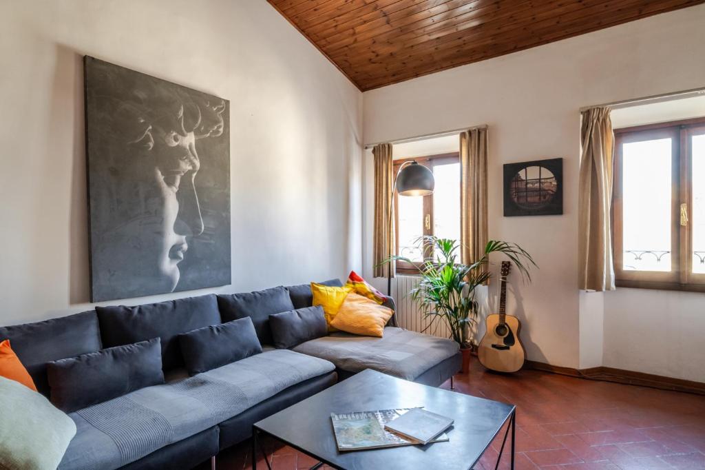 Via Ricasoli apartment, next to Accademia