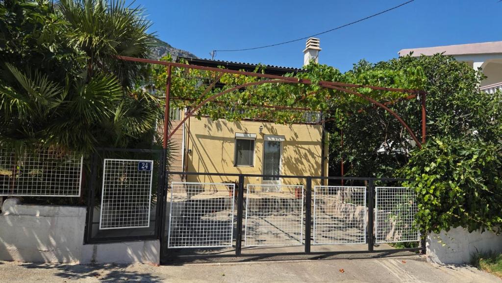 a gate in front of a house at Montebar1 in Bar