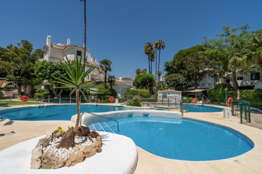 Lovely beachside 2 bedroom apartment- RDR550