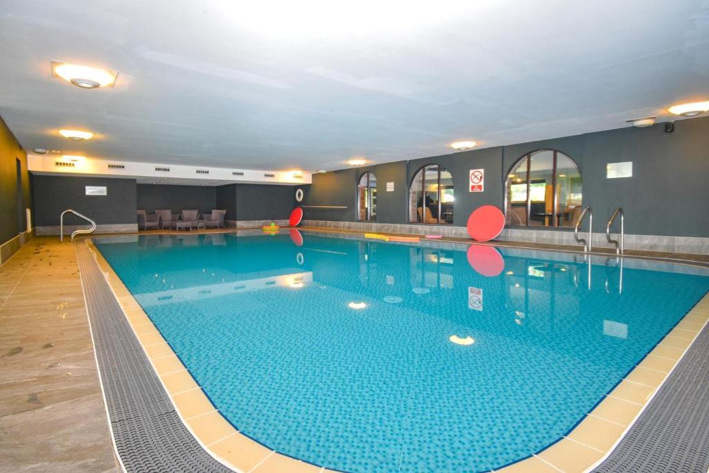 a large swimming pool in a hotel room at 3 Bed in Penrith oc-85896 in Penruddock
