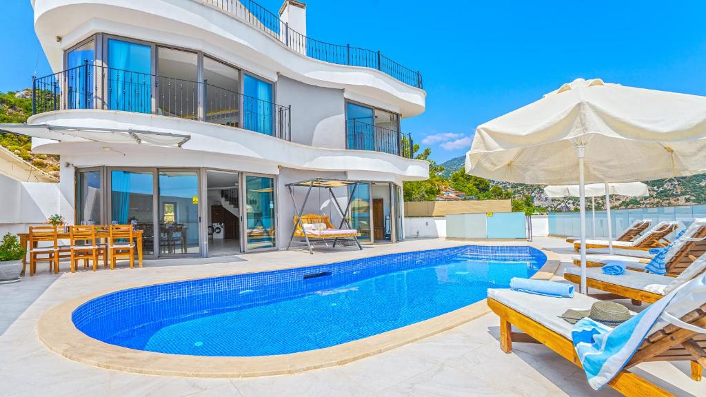 a villa with a swimming pool and a house at Luxury Valley-View Escape in Islamlar -Villa 5 Kartal Yuvası in Üzümlü