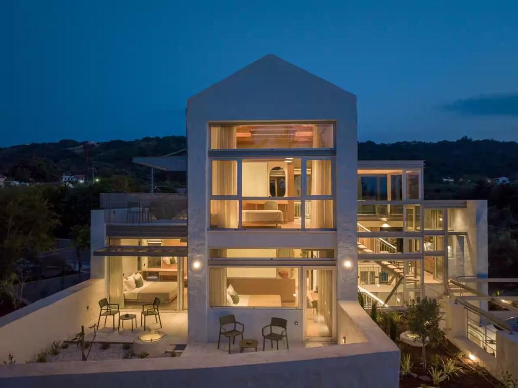 a view of a house at night at Anassa House with Rooftop Jacuzzi in Vamos