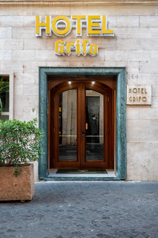 Fațada sau intrarea în Hotel Grifo