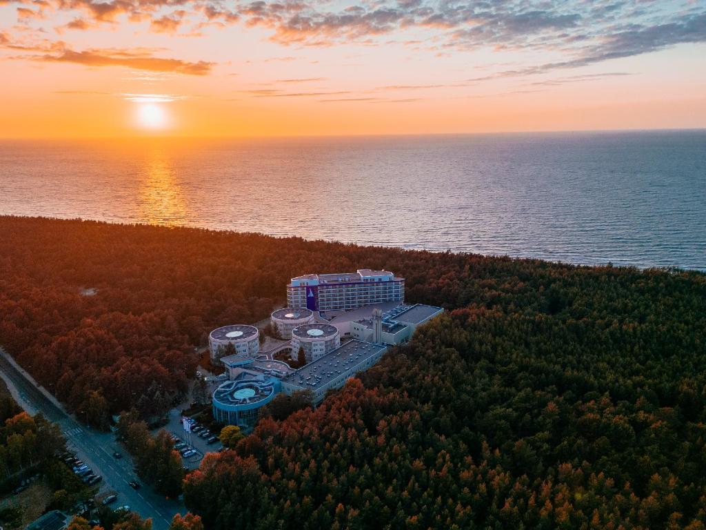 an aerial view of a building next to the ocean at Hotel Senator in Dźwirzyno