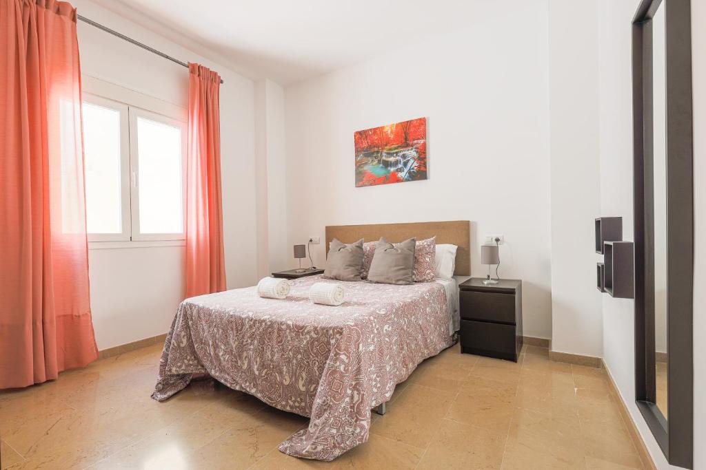 a bedroom with a bed and a window at Alcalá del rio! 2 a in Alcalá del Río