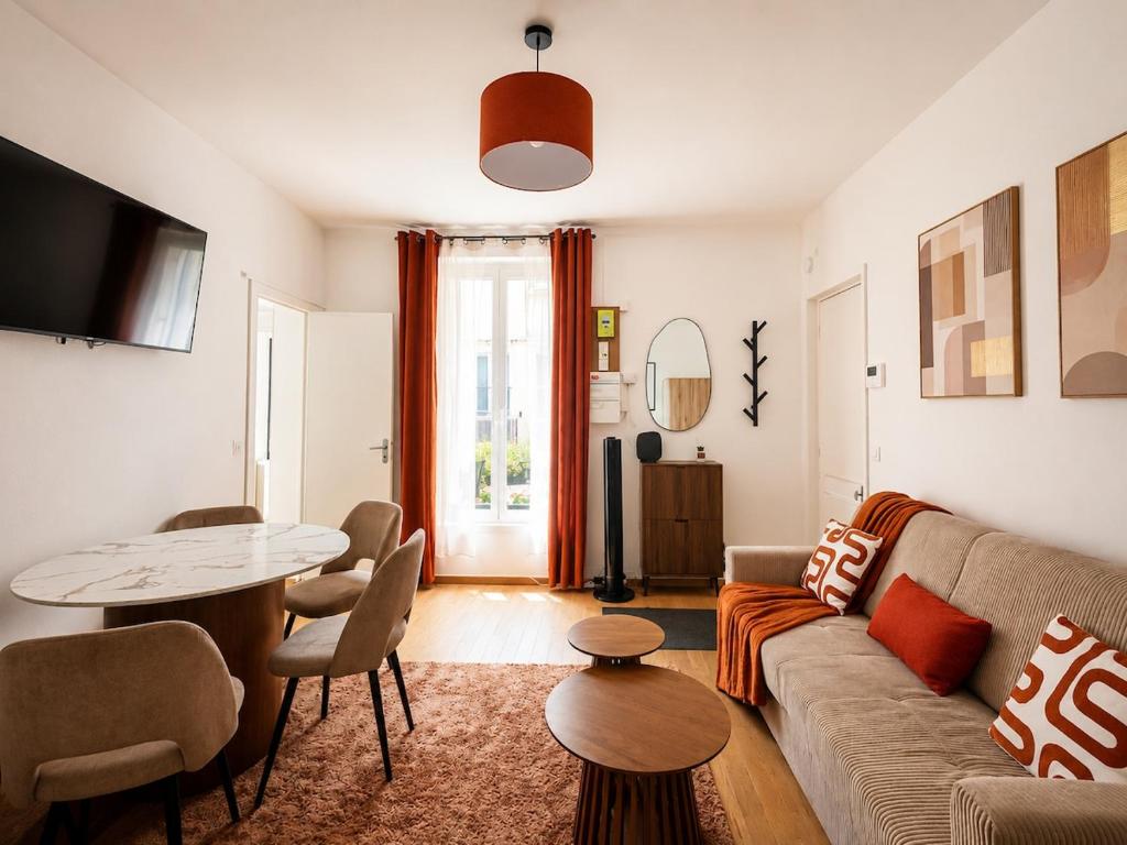 Exclusive Chic Stay! Live Next to the Eiffel Tower
