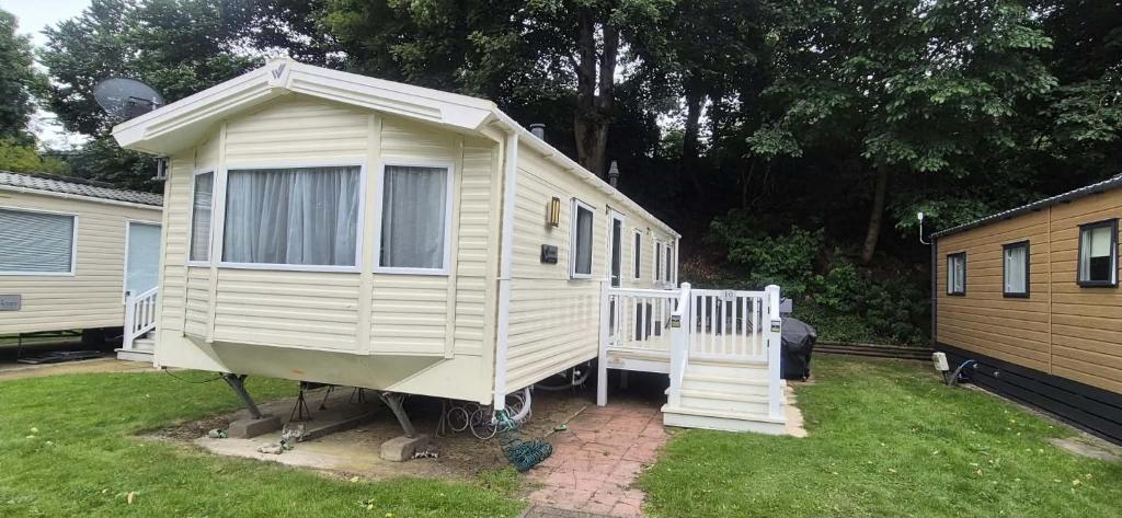 a white tiny house on display in a yard at Heatherview Willerby in Bishop Auckland
