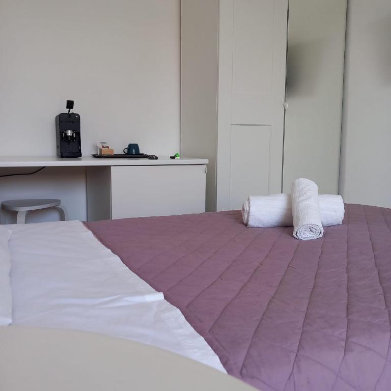 a bedroom with a bed with two towels on it at Time in Poggiomarino