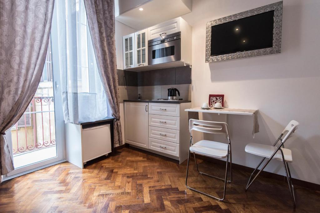 Kuchyňa alebo kuchynka v ubytovaní Vite Suites Guest House