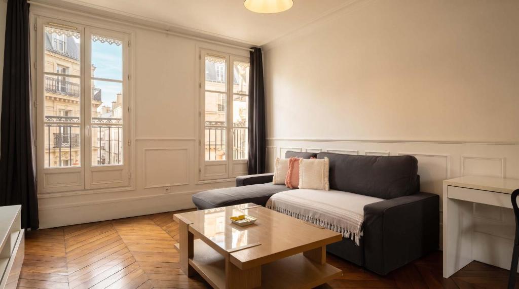 Bright Montparnasse apartment with balcony