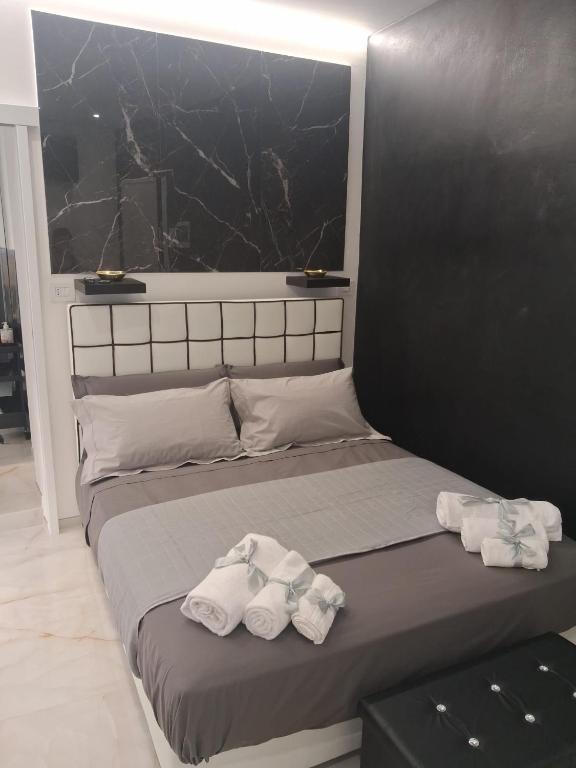 a bedroom with a bed with towels on it at Sogno nella Corte in Bitonto