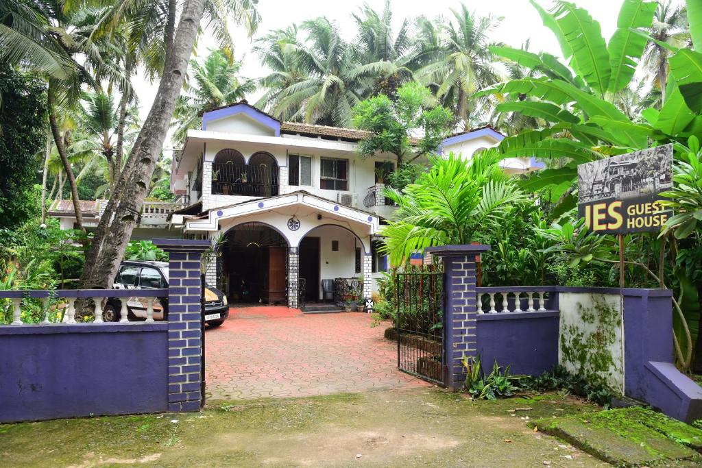a house with a gate in front of it at Jes Guest House in Majorda