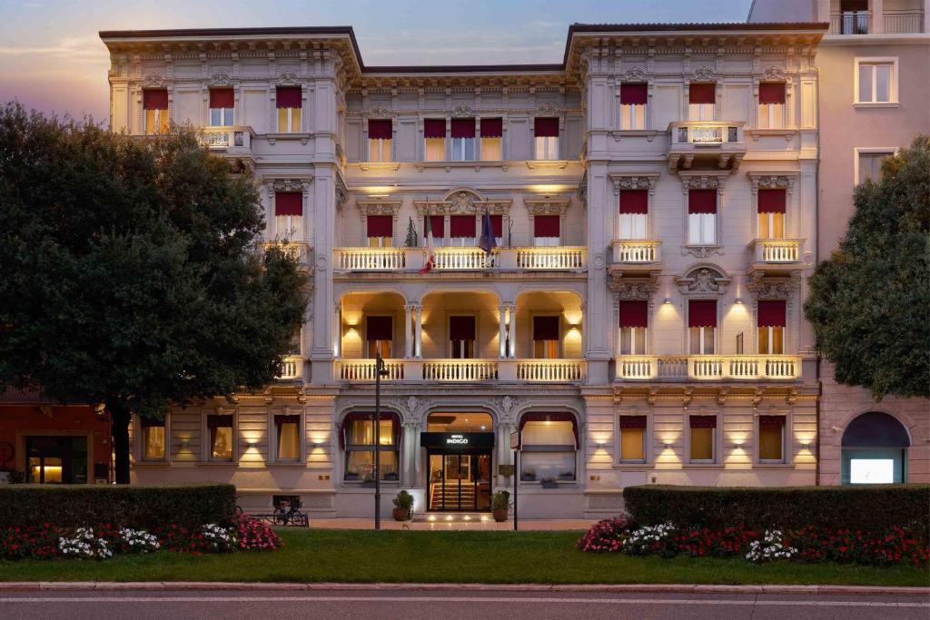 a large white building with a lot of windows at Hotel Indigo Verona - Grand Hotel Des Arts by IHG in Verona