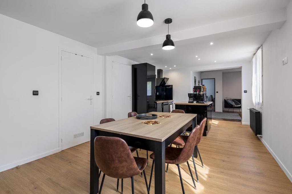 Cozy & Quiet 2 Bedrooms Apartment - Terrace & Private Parking