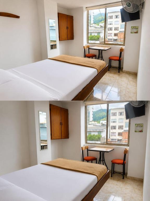 ein Zimmer mit zwei Betten und einem Tisch in der Unterkunft Hotel Armont Calarca in Calarcá