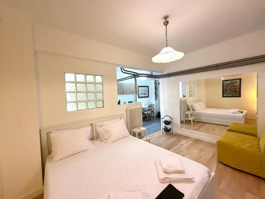 Cozy, Newly Renovated Studio in Central Athens