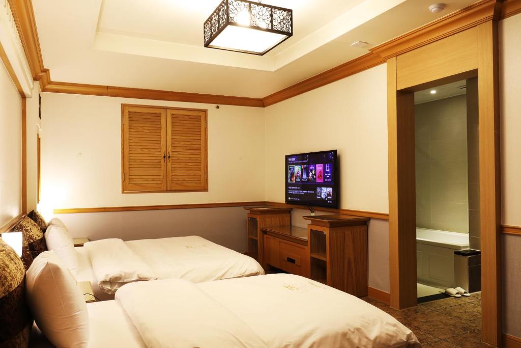 TV a/nebo společenská místnost v ubytování Bucheon SR Hotel