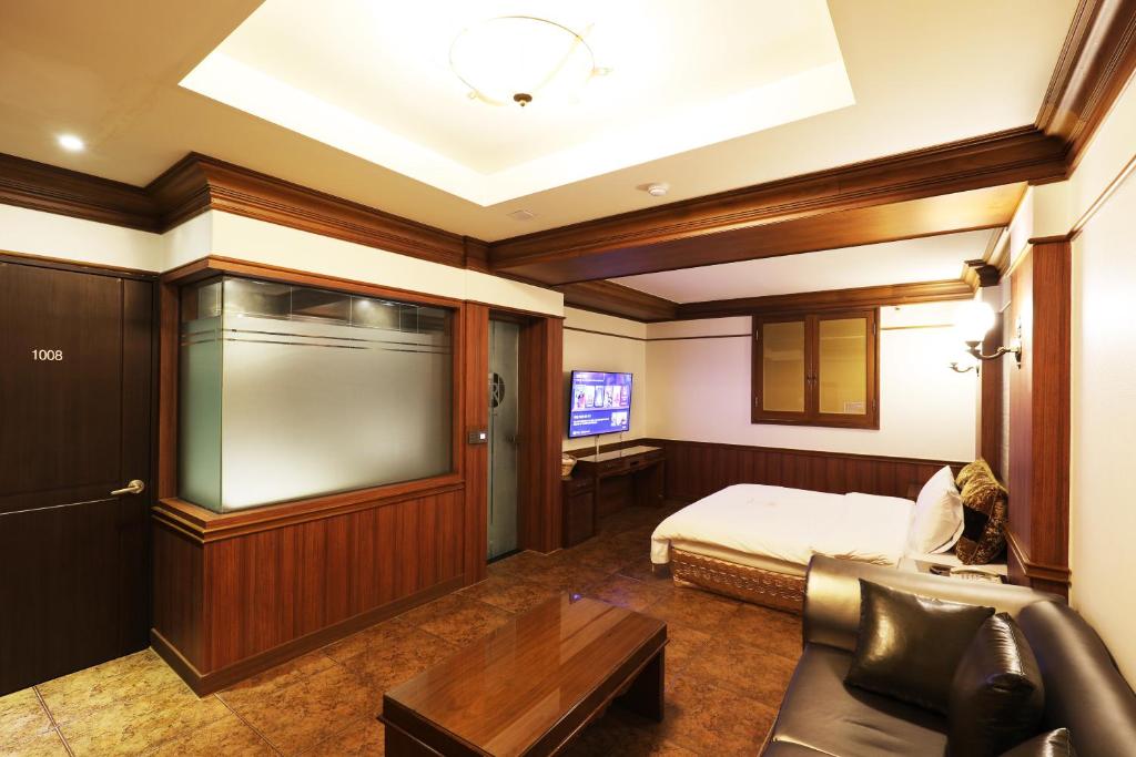 TV a/nebo společenská místnost v ubytování Bucheon SR Hotel