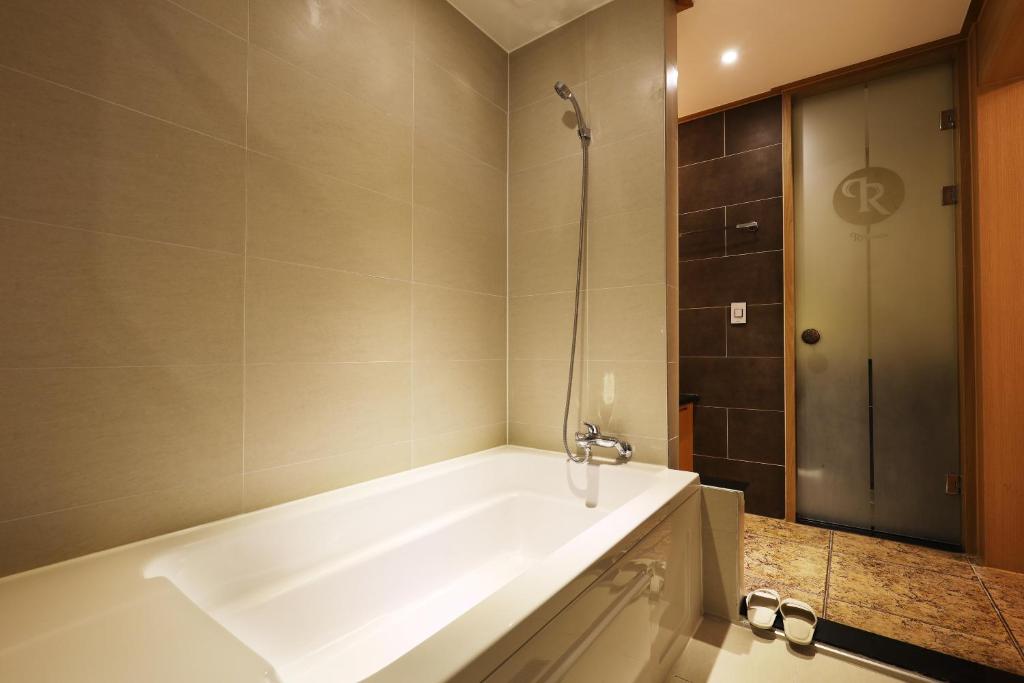 Koupelna v ubytování Bucheon SR Hotel
