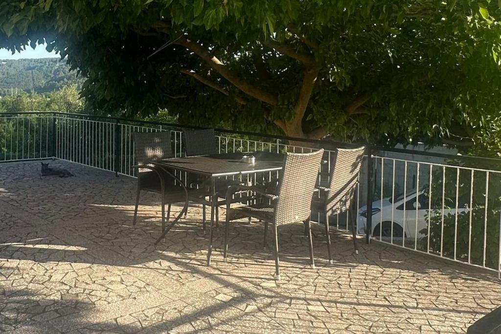 Apartments with parking space Lopar, Rab - 16389